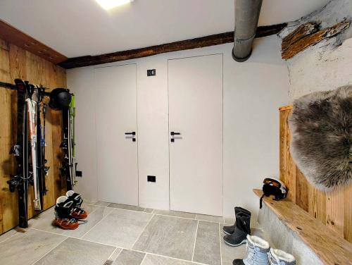 malu-exclusive-retreat-pescocostanzo-ski-room-2